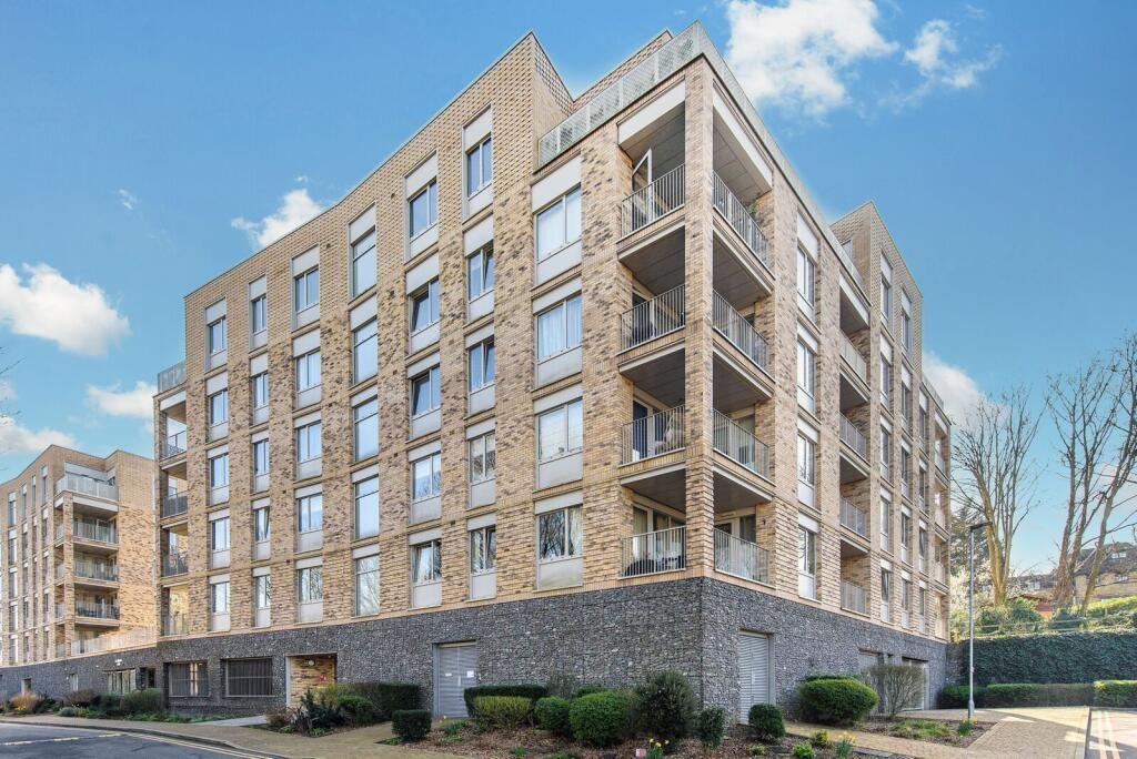 1 bed property in Medawar Drive, Mill Hill, NW7, London